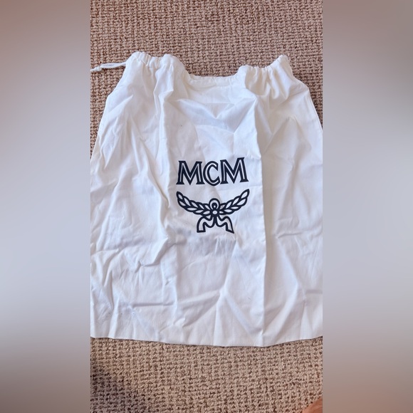 Large MCM Fursten Belt Bag in Visetos - Picture 5 of 10